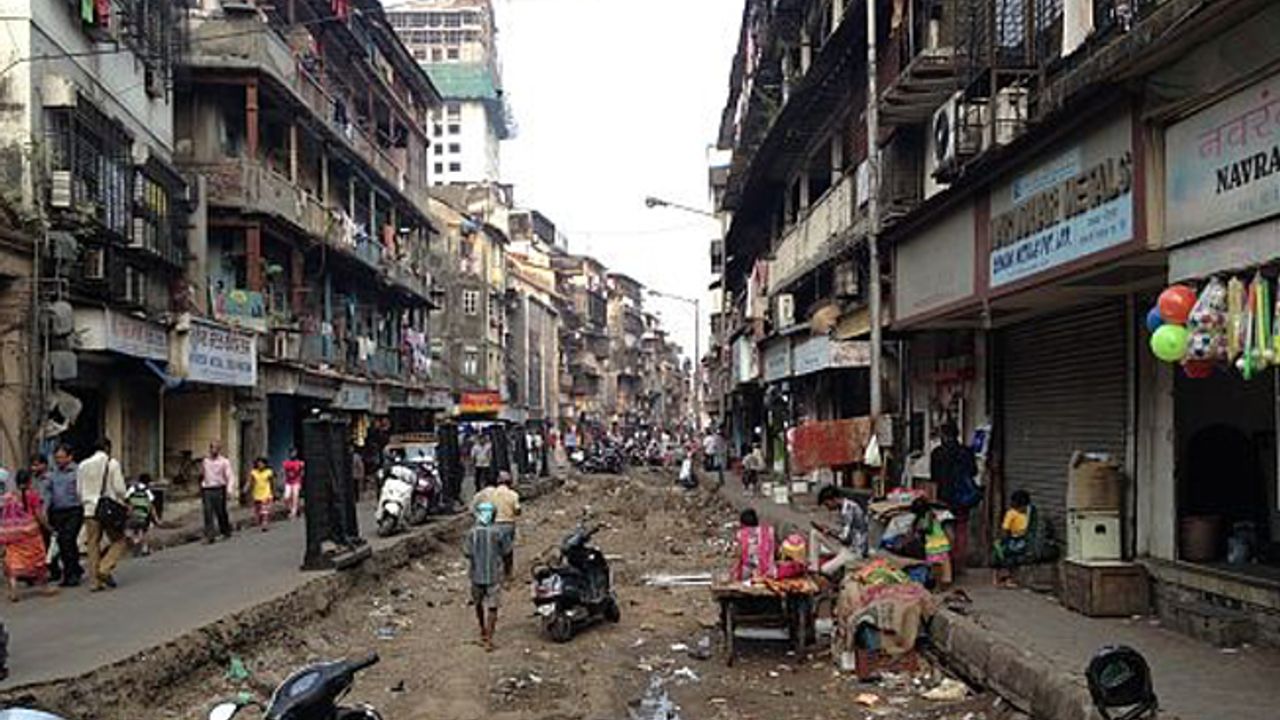 Mumbai'de 3 katlı bina çöktü