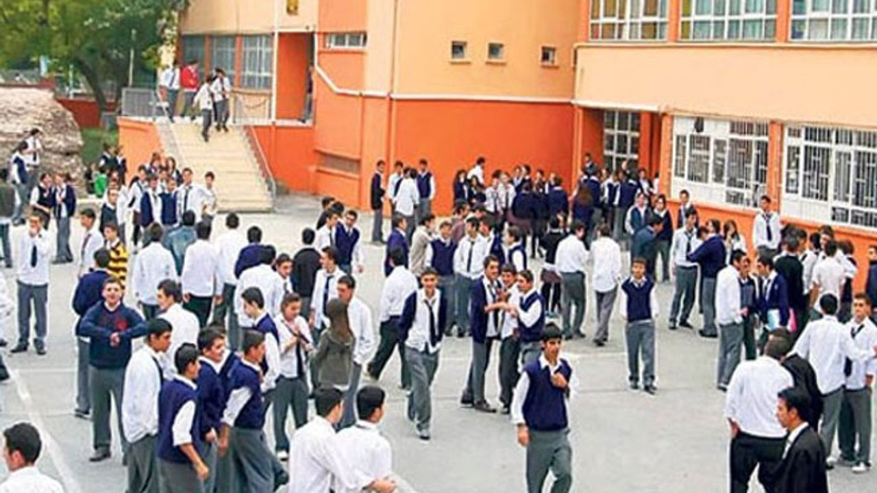 Bursa'da cuma namazına katılmayan öğrenciler fişleniyor