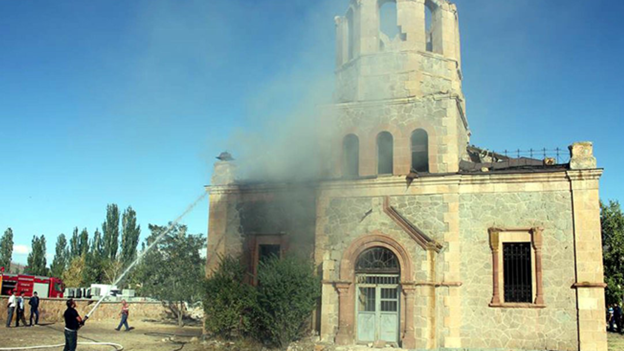 Erzurum'da tarihi kilisede yangın