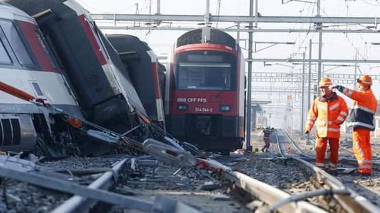 İsviçre'de iki tren çarpıştı: Çok sayıda yaralı var