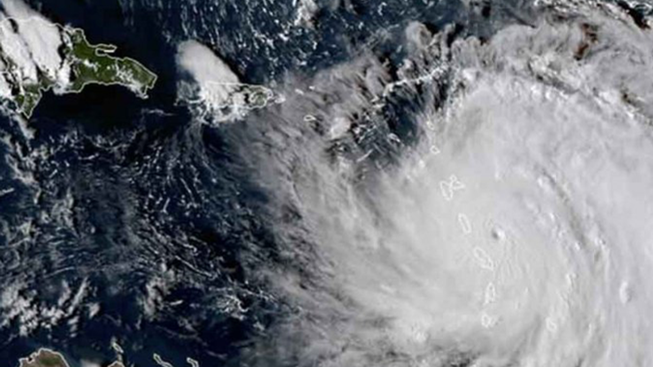 Kategori 5'e yükselen Maria Kasırgası, Karayipleri vurdu