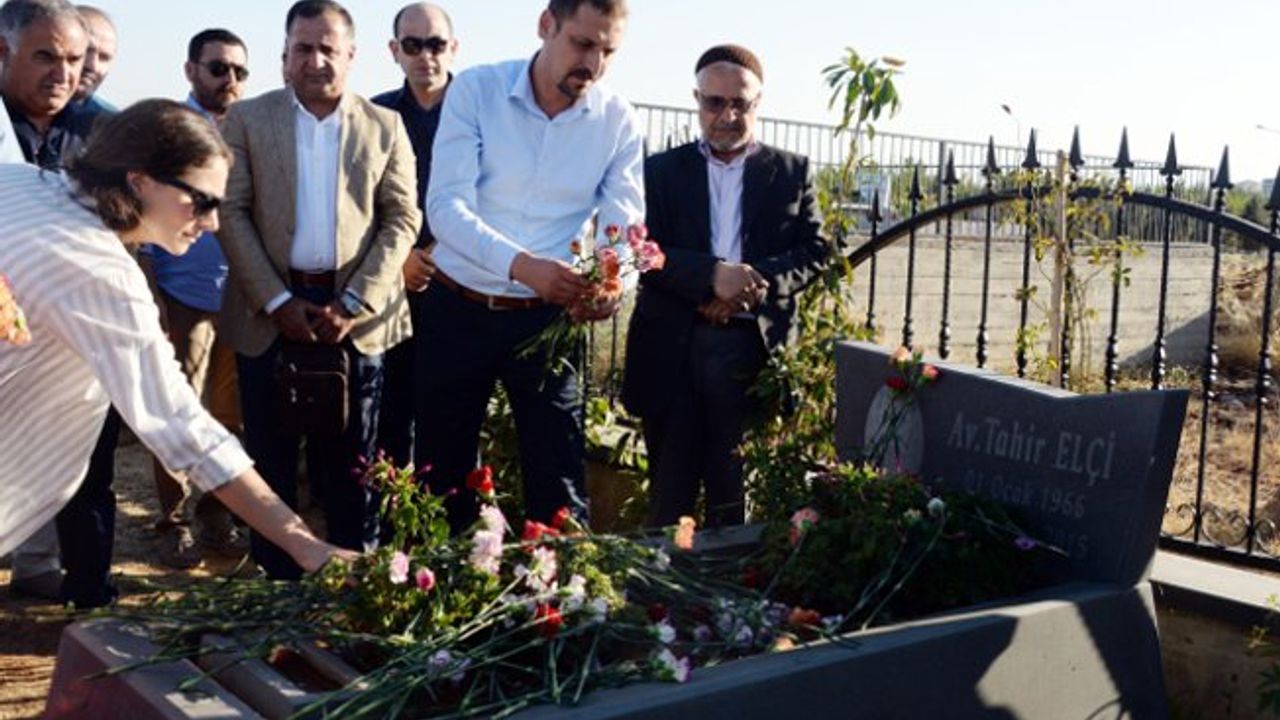 Tahir Elçi'nin mezarına ziyaret: Adalet istiyoruz