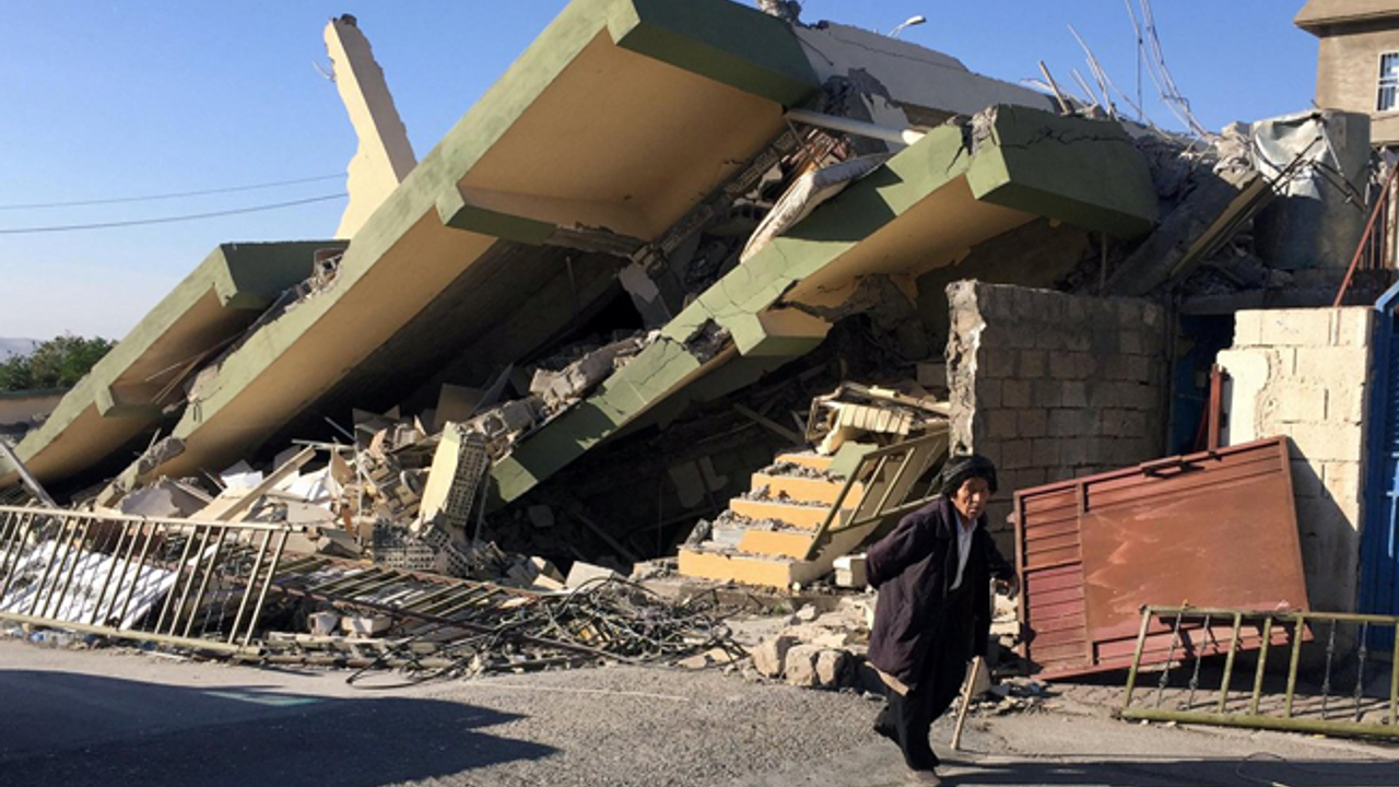 İran'da 7.3'lük depremde ölenlerin sayısı 530'a yükseldi