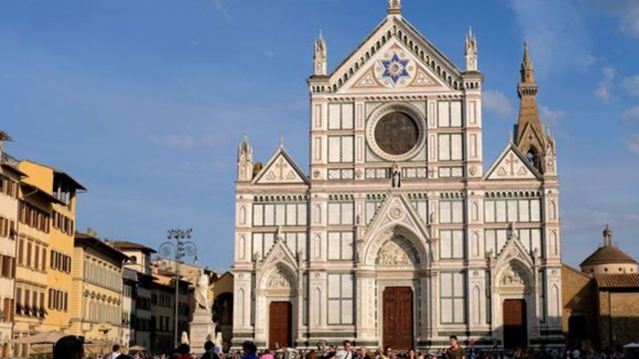 Çocuklara cinsel tacizle suçlanan İtalyan rahibe gözaltı
