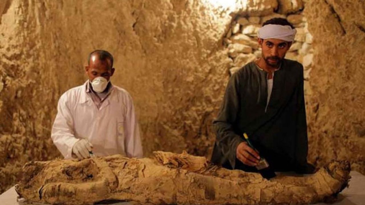 Mısır'da 3 bin 500 yıllık iki mezar bulundu