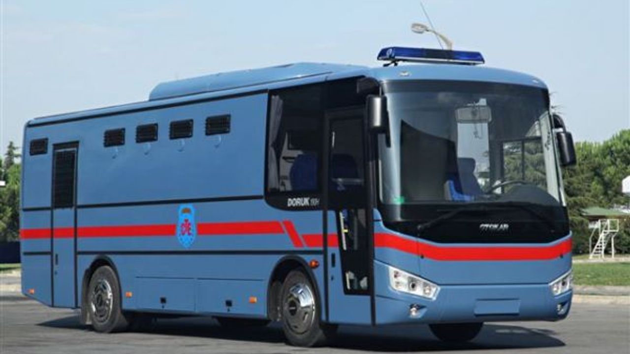 Ambulans yerine cezaevi aracına bindirilen hasta tutuklu, hayatını kaybetti
