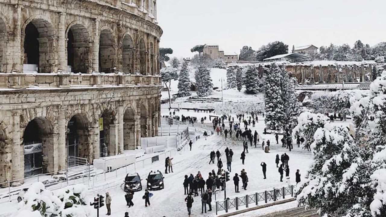 Roma'ya 6 yıl sonra kar yağdı, ordu göreve çağrıldı
