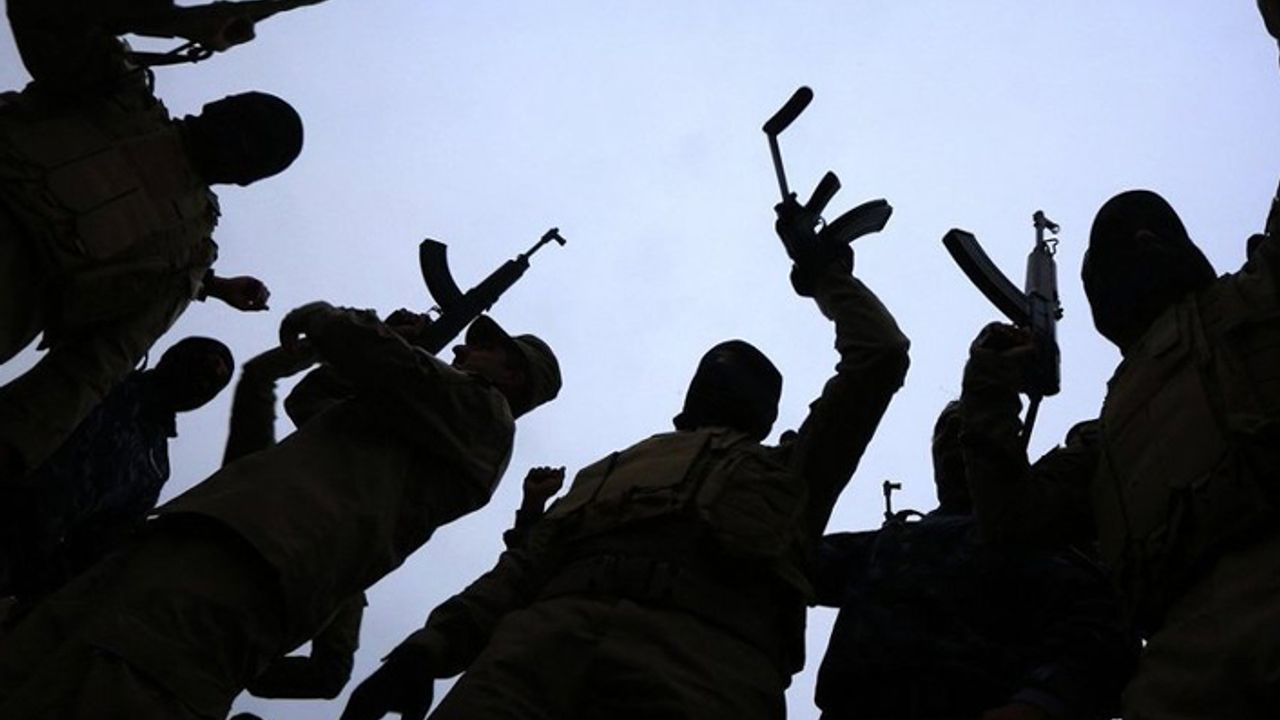 IŞİD Irak'ta 8 polisi infaz etti