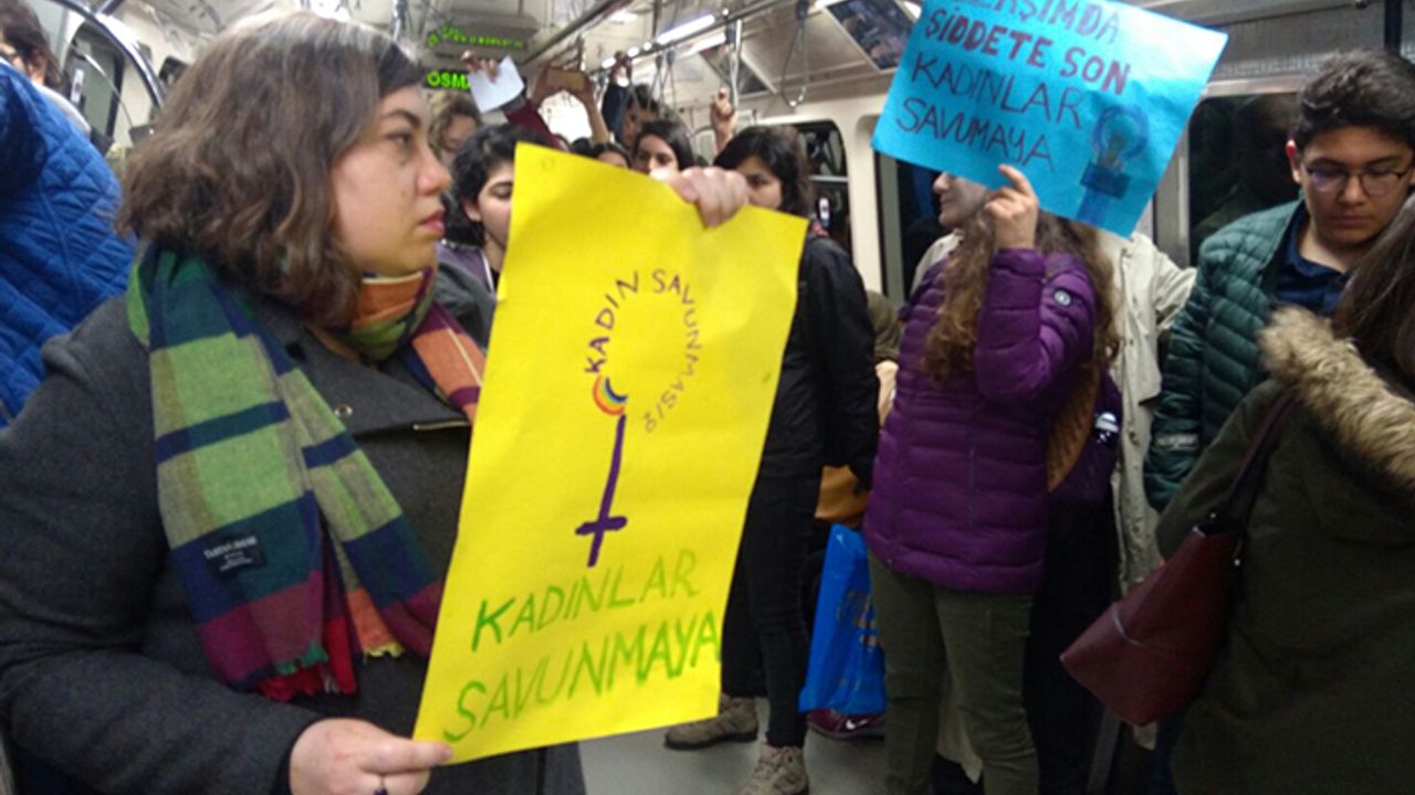 Kadınlar toplu taşımada eylemde: Tacize, şiddete karşı susmayalım birbirimizi savunalım