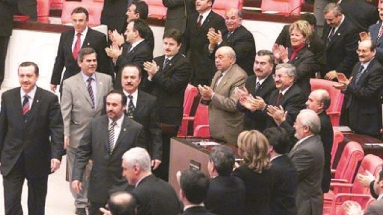 HDP'li Garo Paylan: CHP'ye tepki gösteren AKP, Erdoğan'ı Meclis'e hülle ile sokmuştu