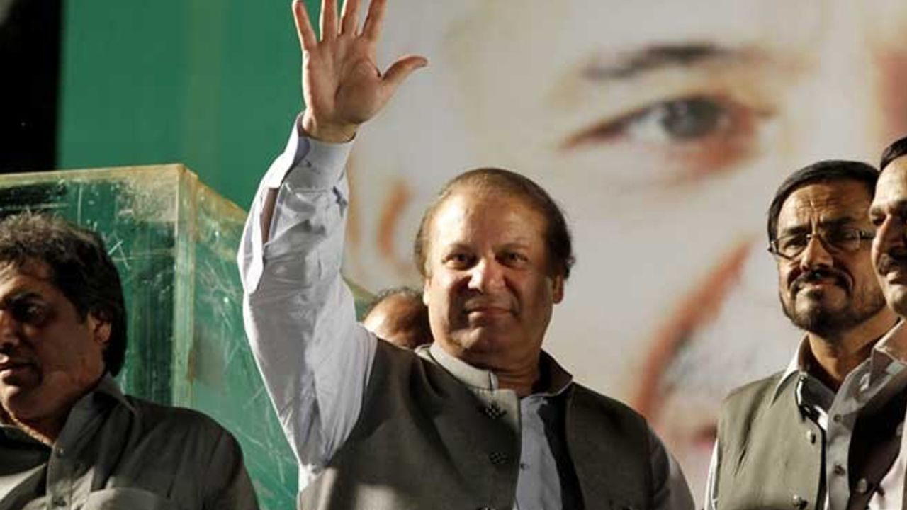 Pakistan eski başbakanına siyasetten ömür boyu men cezası