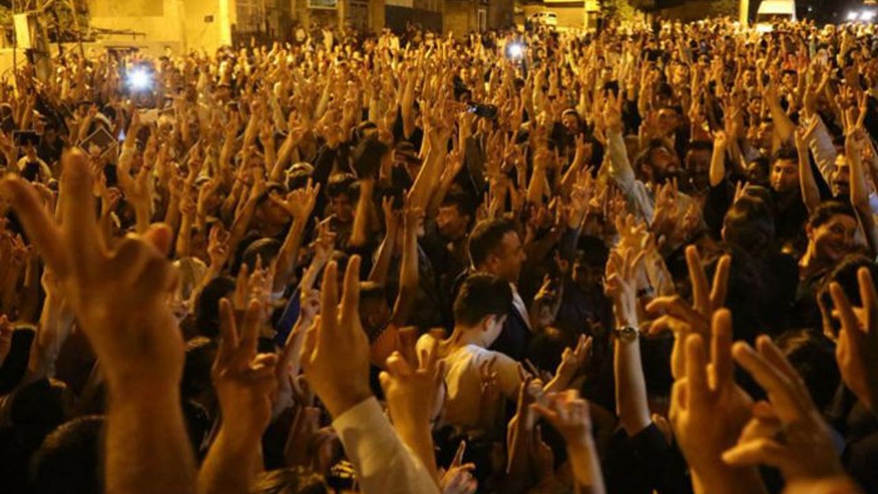 Cizre’de binler sokaktaydı: Direne direne kazanacağız