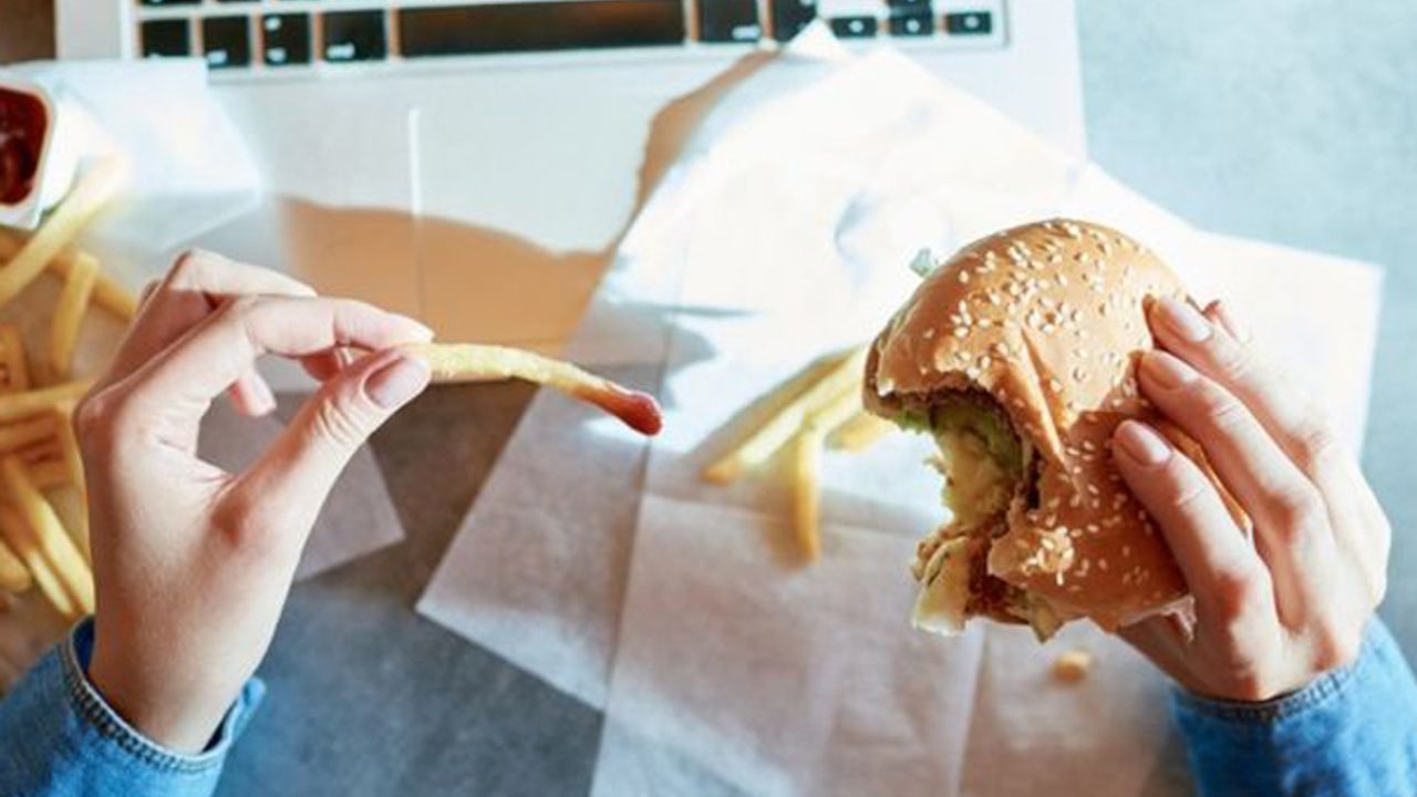 Fast-food yemek 'kadın doğurganlığını olumsuz etkiliyor'