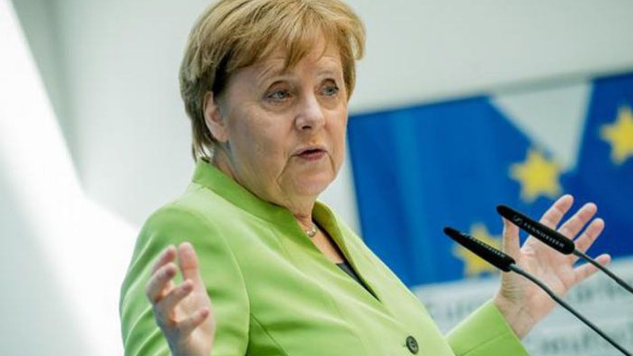 Merkel: Nükleer anlaşmaya sadık kalacağız