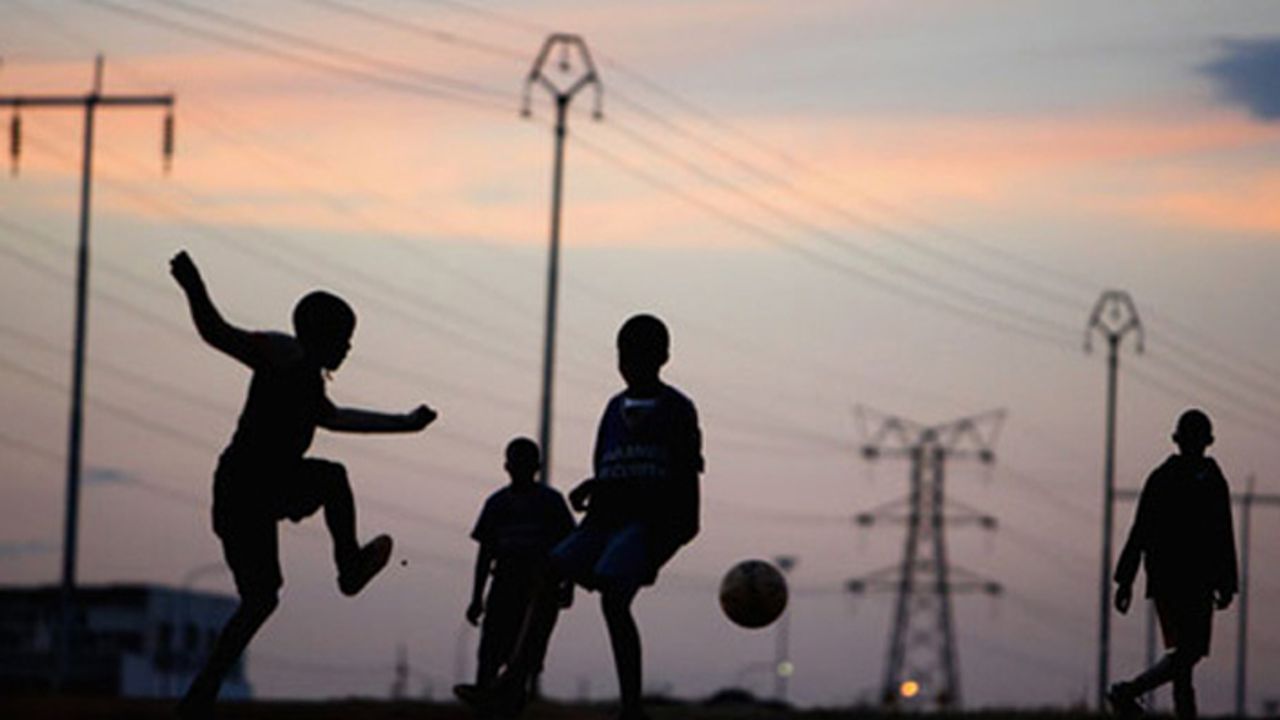 Sokakta top oynayan çocukları BİMER'e şikayet etti