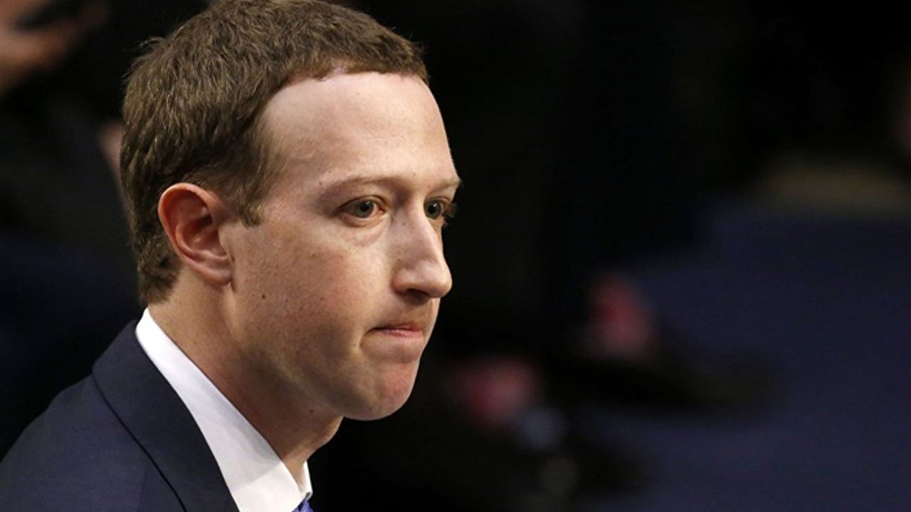 Zuckerberg yine özür diledi