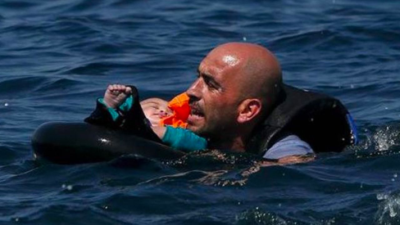 Ege'de bot battı: 3'ü bebek 5 kişi hayatını kaybetti