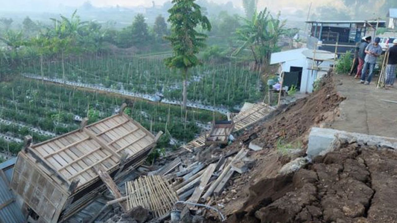 Endonezya'da deprem: Turist adası Lombok'ta 14 kişi yaşamını yitirdi