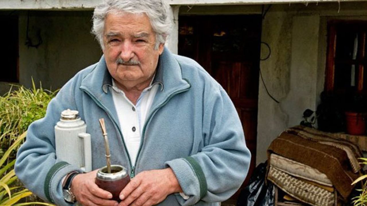 Eski Uruguay Devlet Başkanı Mujica, senatörlükten istifa etti