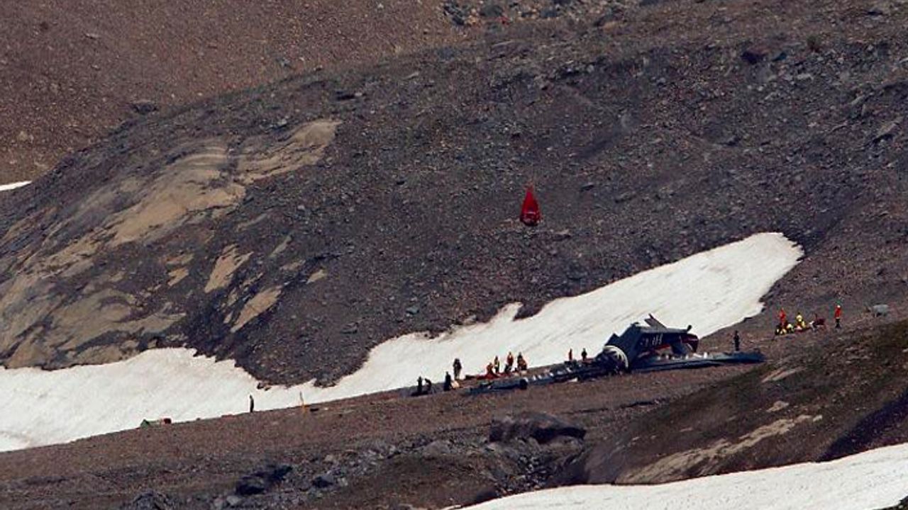 İsviçre'de uçak kazası: 20 kişi hayatını kaybetti