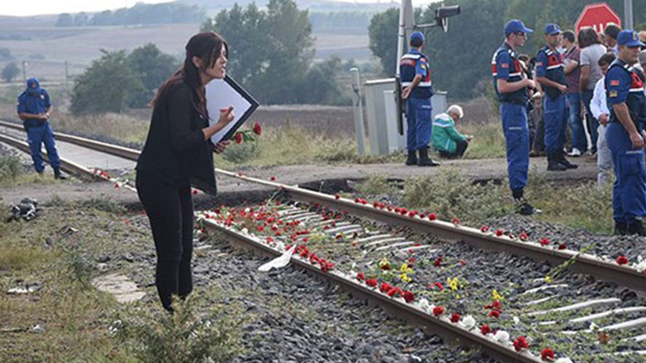 Çorlu'daki tren faciasında yaşamını yitirenler anıldı
