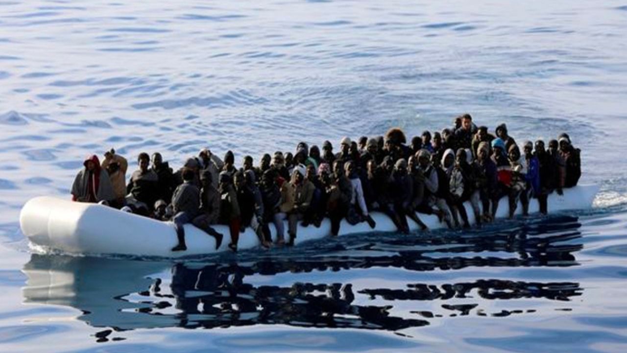 Libya açıklarında iki göçmen botu battı: En az 100 ölü