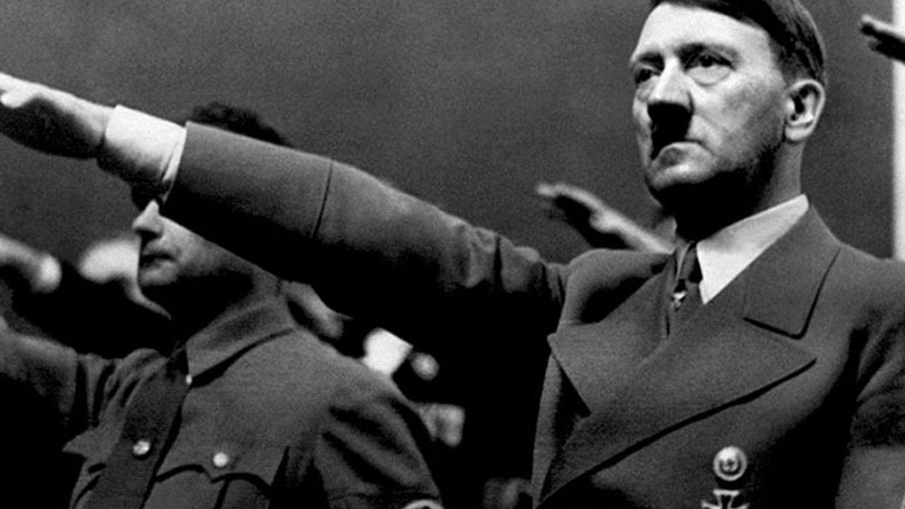 Doçent, doktora tezinde Hitler için 'Sosyalizmin kurucusu' dedi, profesörler onayladı