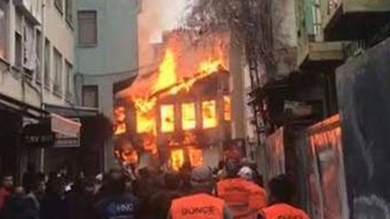 Bursa'da tarihi çarşıda yangın