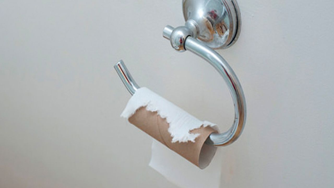 Tuvalet kağıdının rulosu genişledi kağıdı azaldı