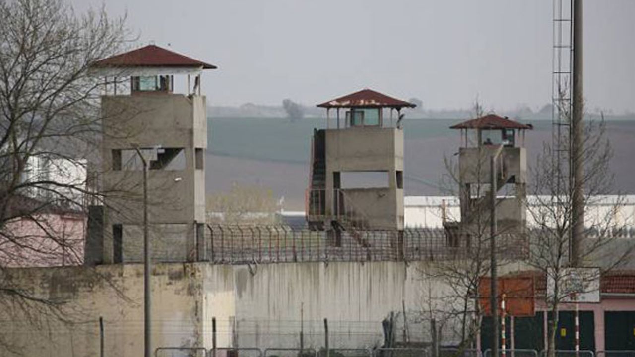 Açlık grevleri yayılıyor: En az 156 tutuklu süresiz-dönüşümsüz eylemde