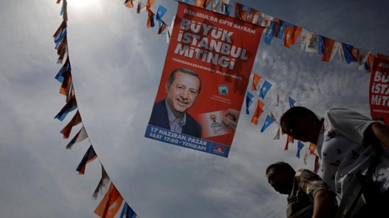 'AKP anketi: Kararsızlar dağıtılmadan yüzde 34 oy alınıyor'