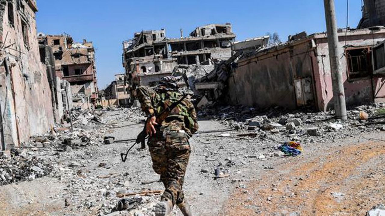 DSG Suriye'nin doğusunda IŞİD'in elindeki son köyü aldı