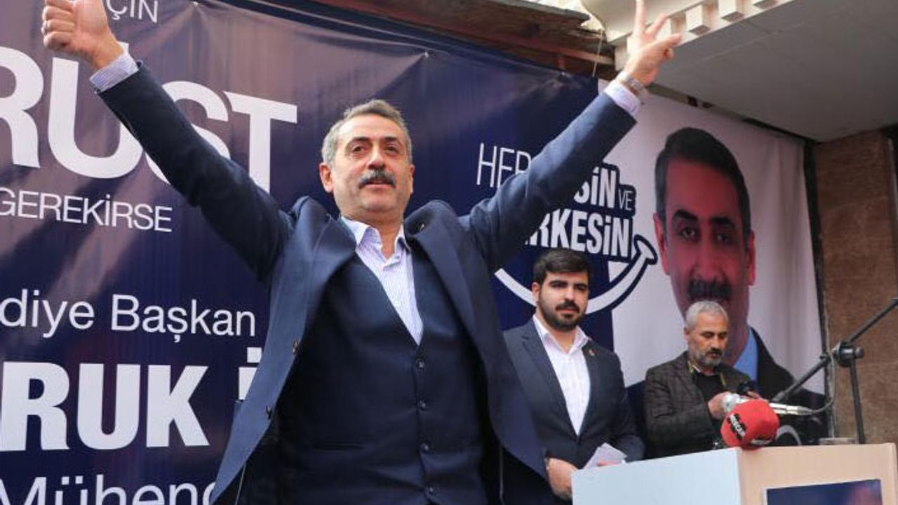Ahmet Faruk Ünsal’dan Bakan Selçuk’a: Sn. Aforizma Bakanı taşra politikacıları gibi alakasız mevzularla faydaya oynuyor