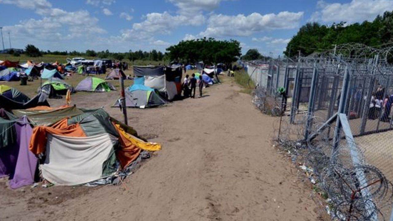 'Macaristan'da sınır kamplarındaki mülteciler aç bırakılıyor'