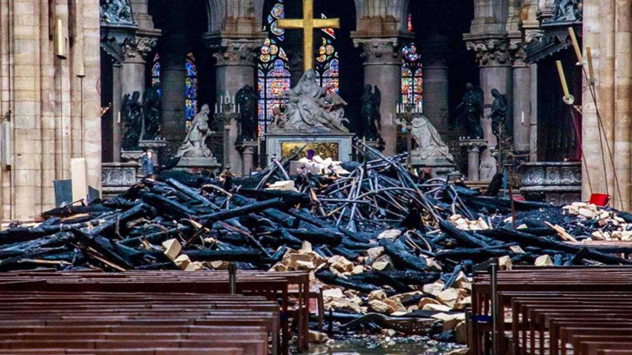 Notre Dame'daki yangın 23 dakika sonra fark edilmiş