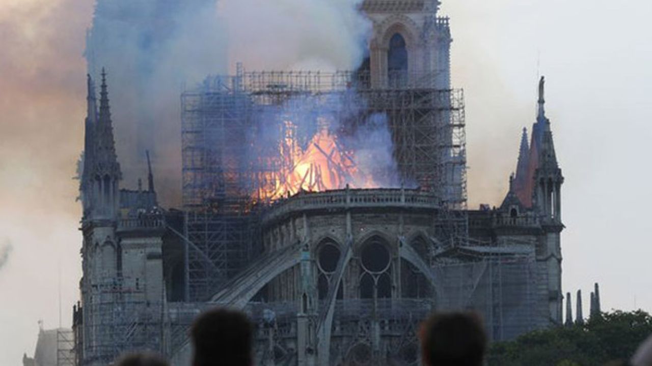 Notre Dame’daki eserlerin yüzde 90’i kurtarıldı