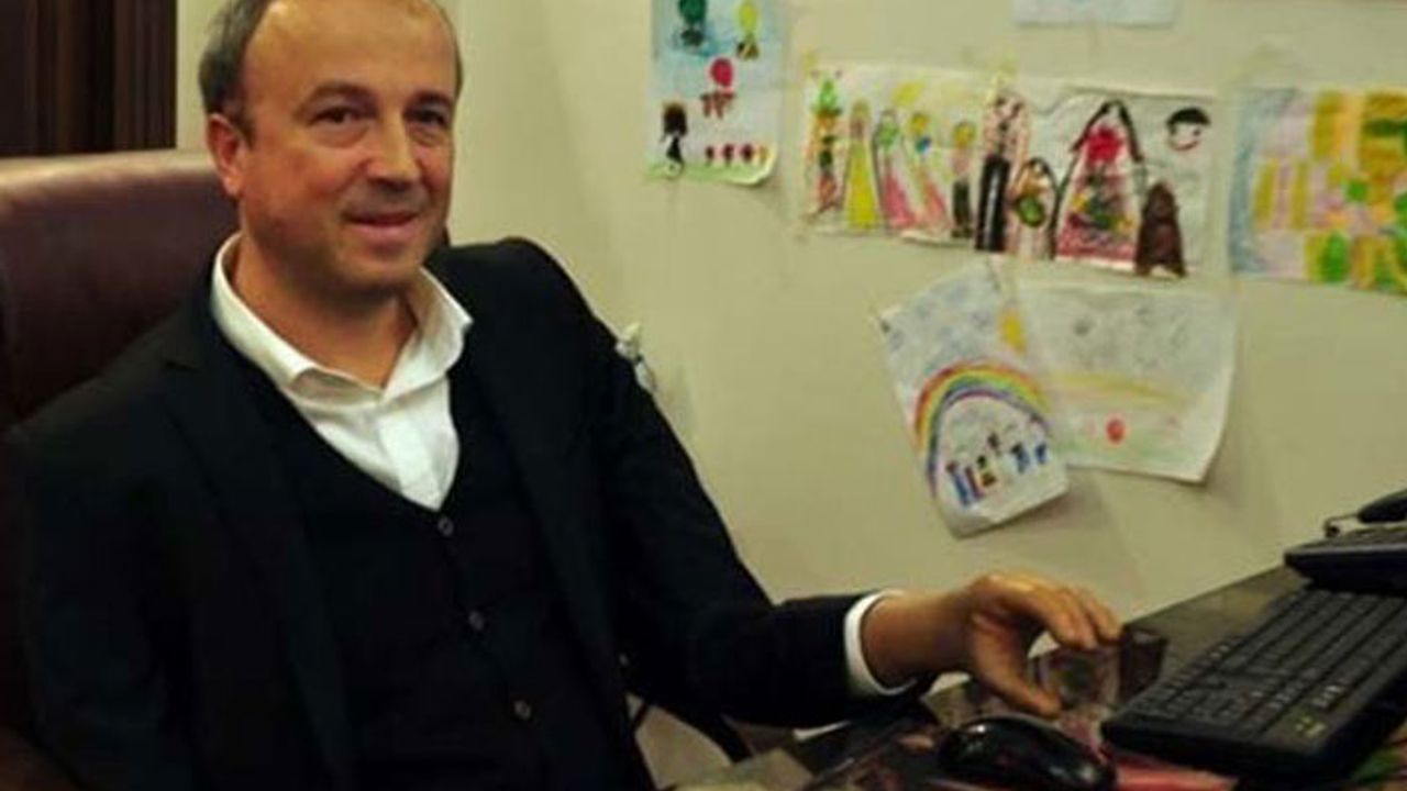 Türkiye'nin ilk engelli belediye başkanı Turan Hançerli