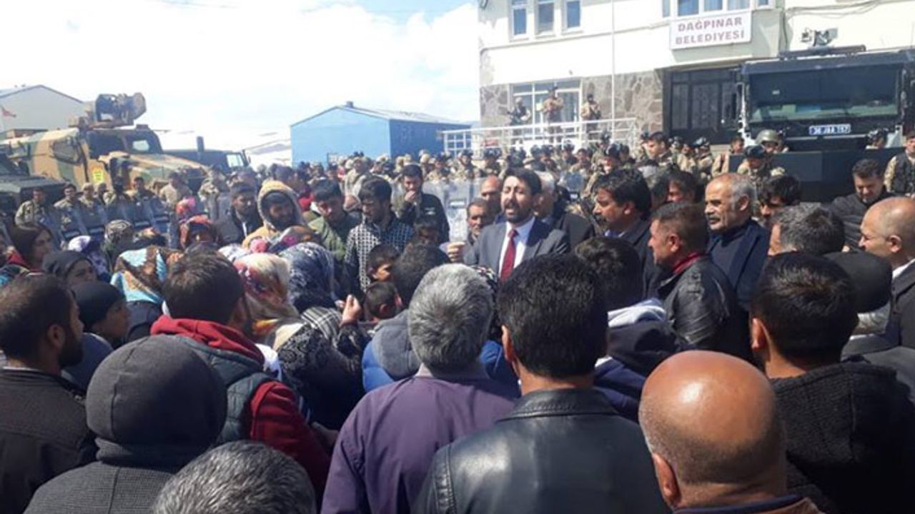 YSK'nın KHK kararı ile belediyenin AKP'ye geçtiği Dağpınar’da gerilim: Hükümet YSK eliyle belediyelere kayyım atadı