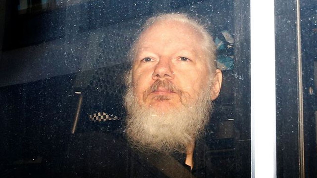 WikiLeaks'in kurucusu Julian Assange 50 hafta hapis cezasına çarptırıldı