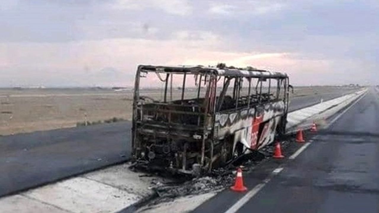 31 yolcunun bulunduğu otobüs yandı