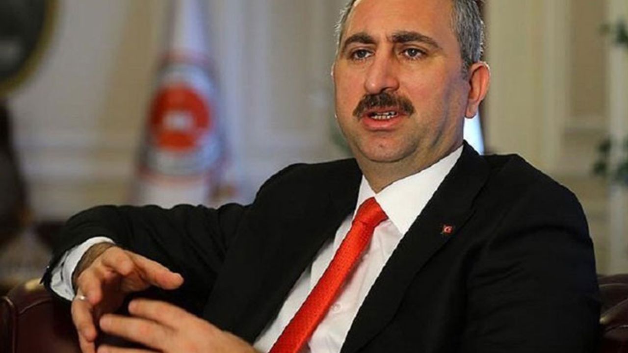 Adalet Bakanı Gül'den Kürtçe eleştirisi: Bin yıldır konuşulan bir dile nasıl bilinmeyen dil dersin?