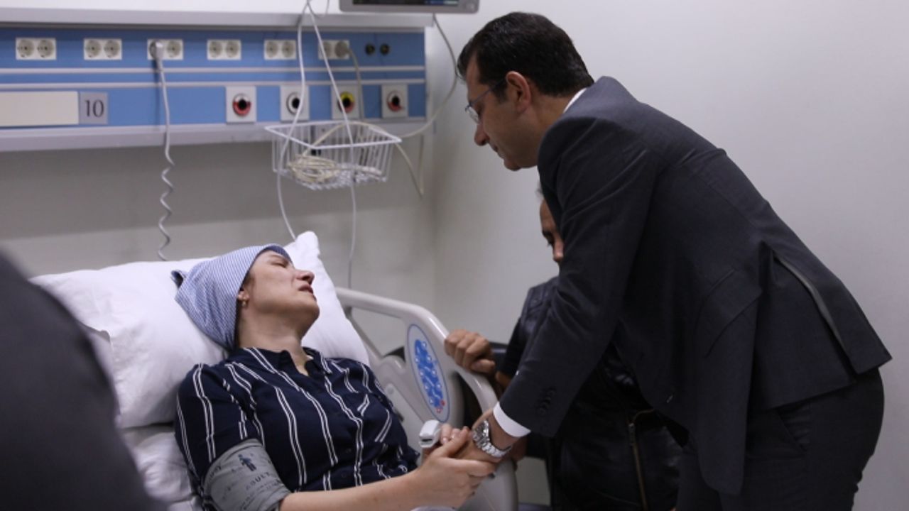 İmamoğlu, kanserden hayatını kaybeden Neslican Tay'ın ailesini hastanede ziyaret etti