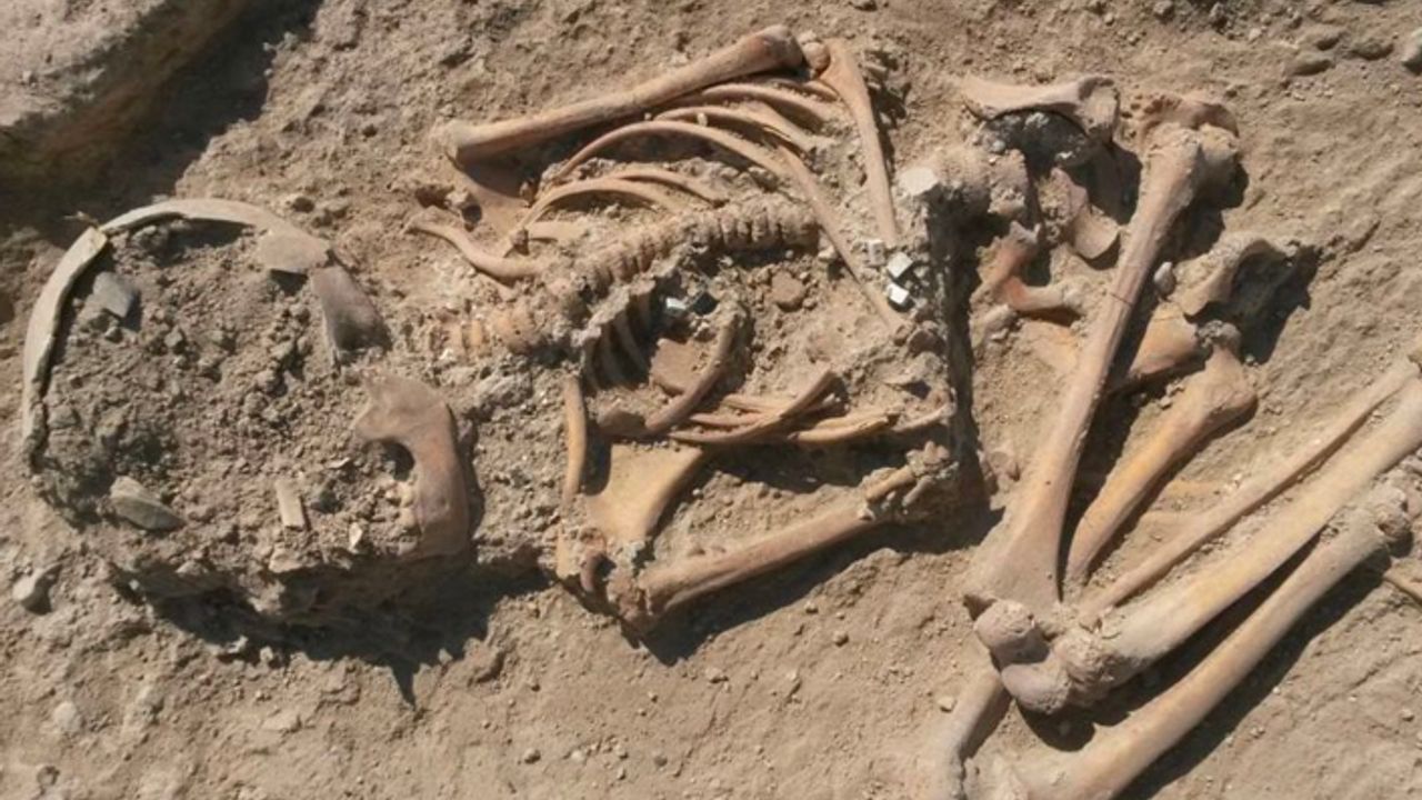 Arslantepe Höyüğü'nde 5700 yıllık çocuk iskeleti bulundu