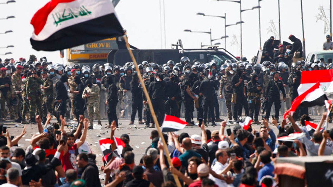 Protestoların devam ettiği Bağdat'ta sokağa çıkma yasağı