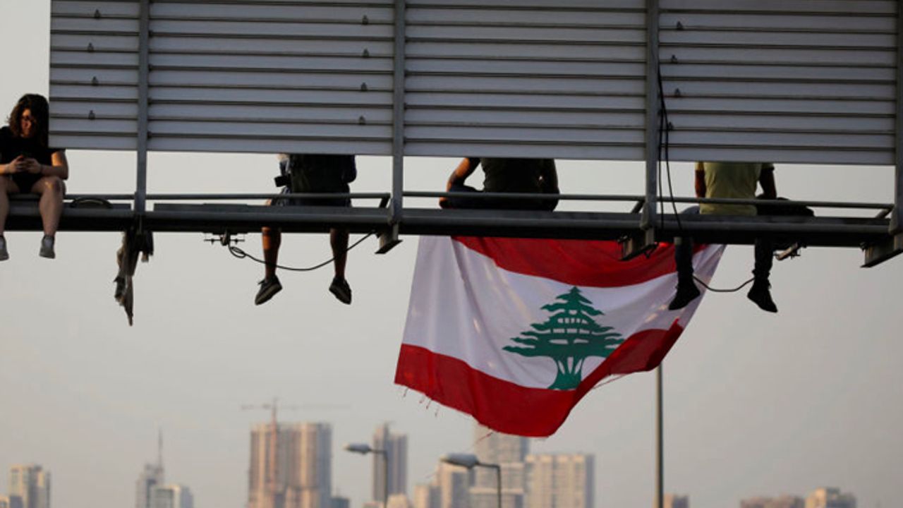 Lübnan'da parlamento oturumları süresiz ertelendi