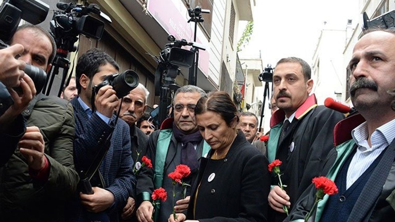 Türkan Elçi: Bu dar sokakta eksilen sendin, çoğalan ölümdü