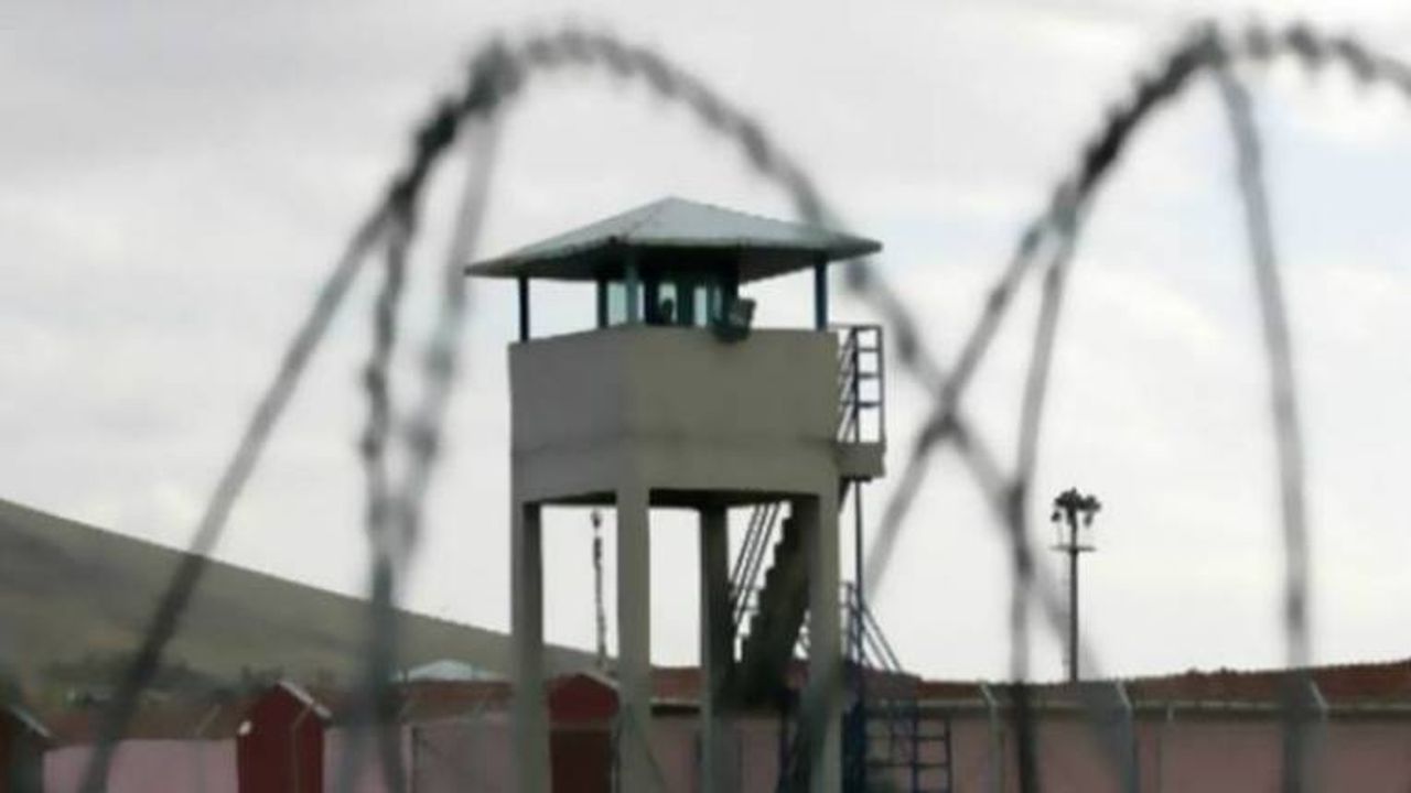 Adalet Bakanı Gül: Açık ve kapalı cezaevlerindeki görüşler 2 hafta iptal edildi