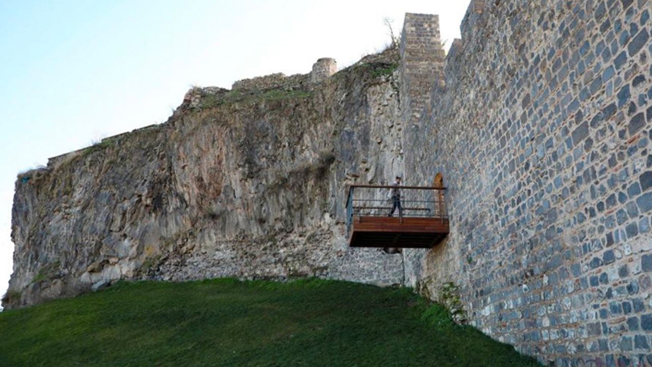 7 bin yıllık Diyarbakır surlarına balkon yapıldı