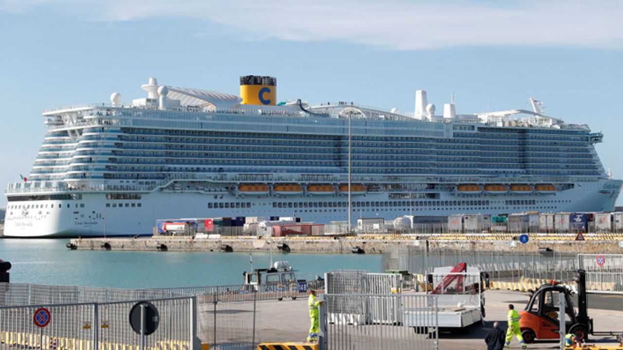 İtalya'da 7 bin kişilik yolcu gemisi virüs şüphesiyle karantinada
