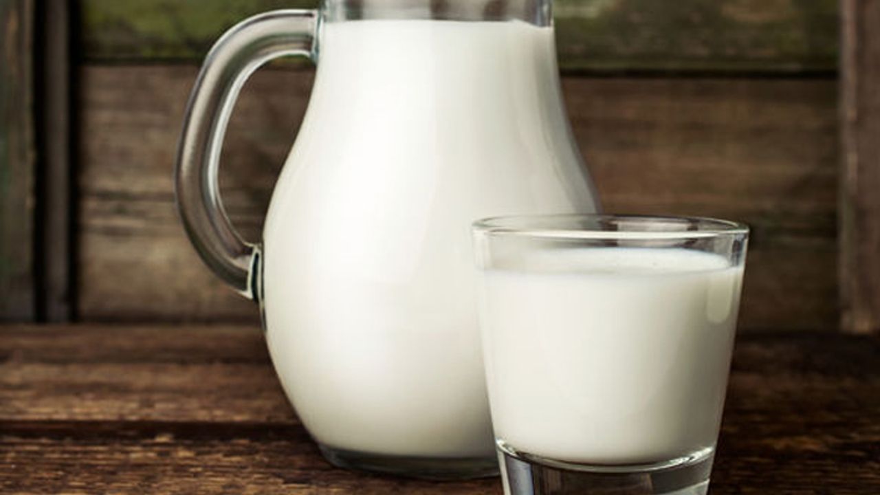 Üreticiden 2.8 TL'ye alınan süt markette en az 8 TL'ye satılıyor
